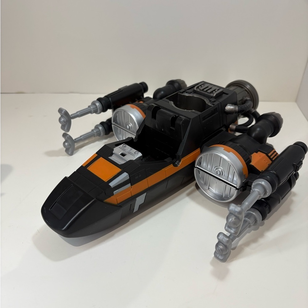 Star Wars Black and Orange Starfighter - Picture 4 of 9